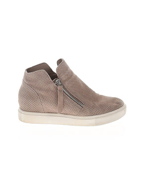 1 shoe size - 7