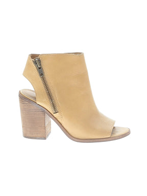 1 shoe size - 8