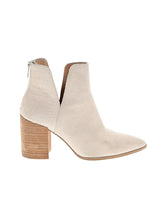 1 shoe size - 8