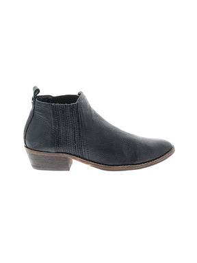 1 shoe size - 8