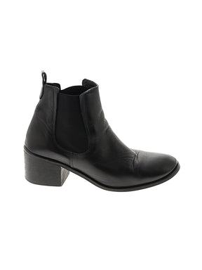 1 shoe size - 9