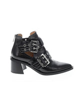 1 shoe size - 6 1/2