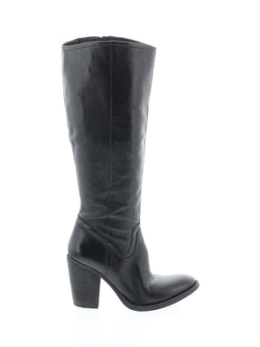 1 shoe size - 8
