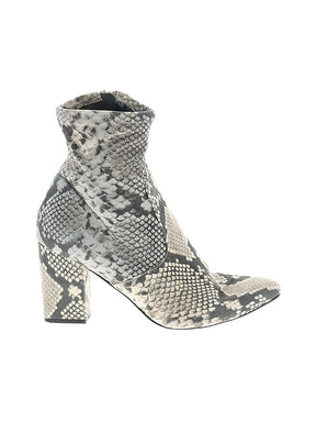 1 shoe size - 9