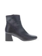 1 shoe size - 11