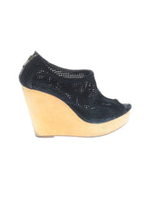 1 shoe size - 8