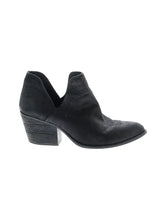 1 shoe size - 9