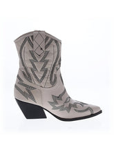 1 shoe size - 9