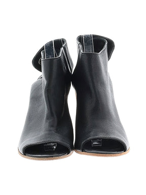 2 shoe size - 37 (EU)