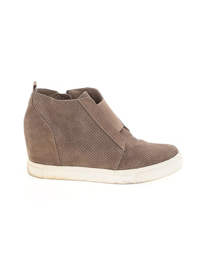 1 shoe size - 8