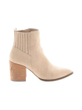1 shoe size - 9