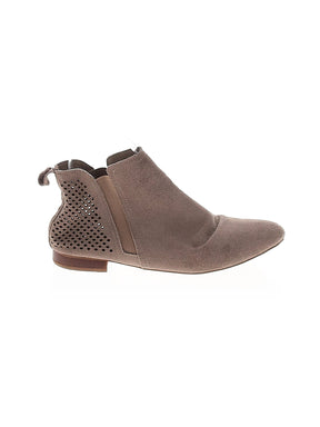 1 shoe size - 8