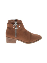 1 shoe size - 8