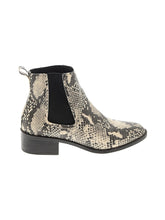 1 shoe size - 7