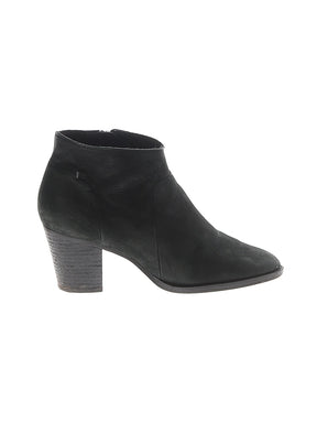 1 shoe size - 9 1/2